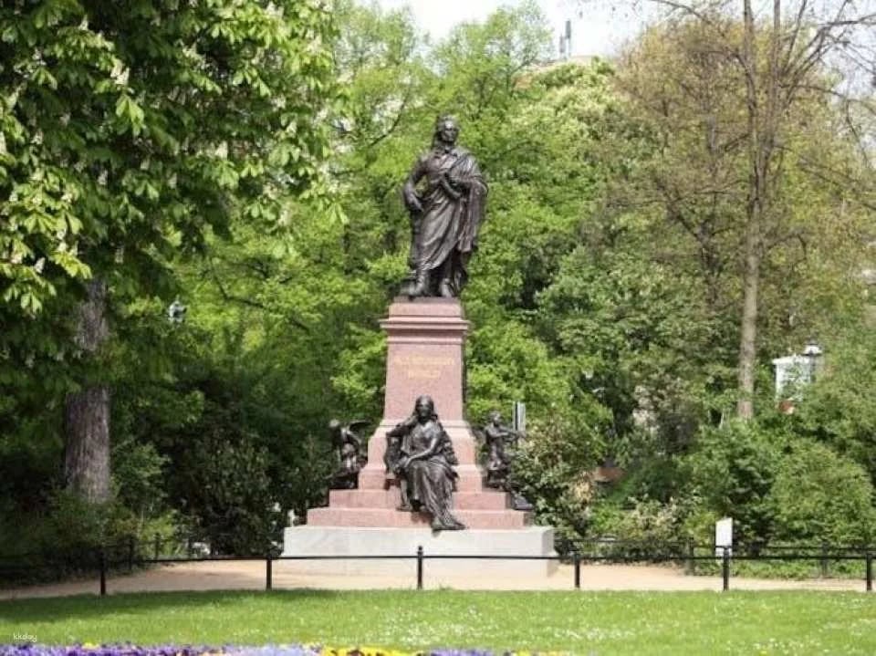 Mendelssohn walking tour with museum and city visit