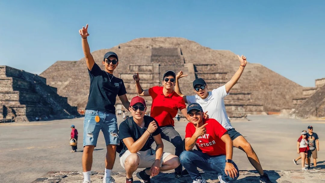 Tourists posing in front of the Pyramid of the Sun, Teotihuacán.