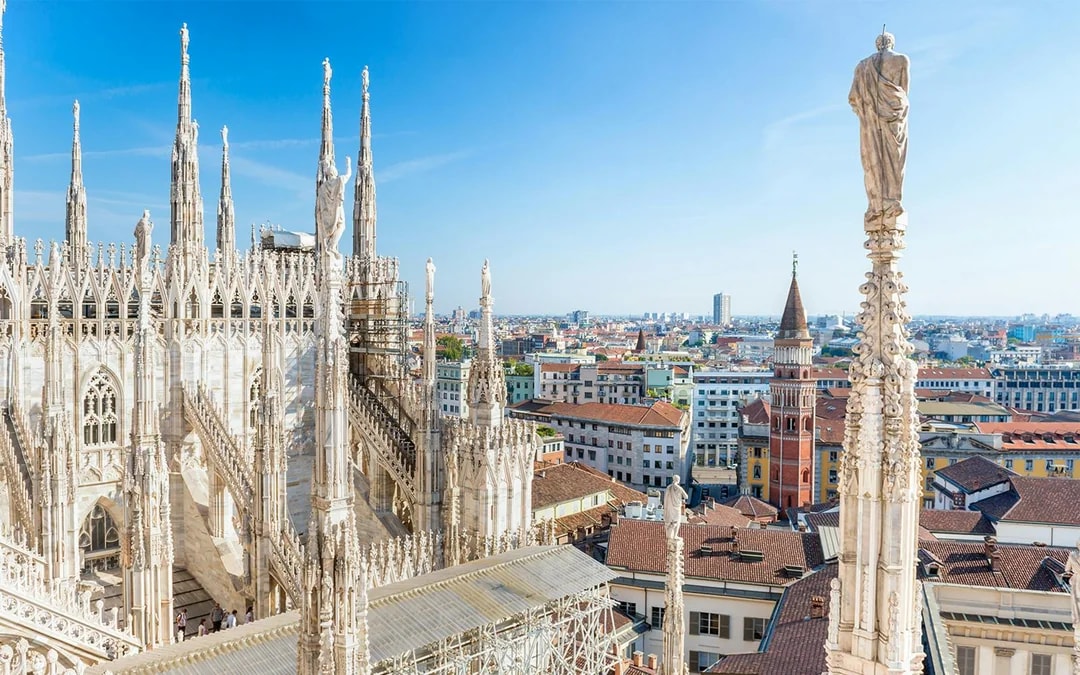 Milan Cathedral and Terraces Skip-the-Line Guided Tour Image 8