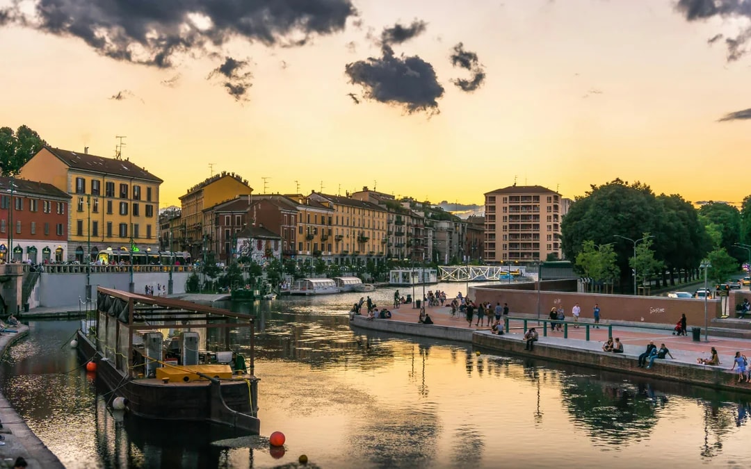 Milan Navigli Boat Cruise with Aperitif Image 9