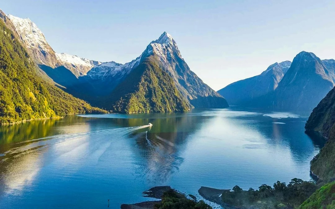 Premium Milford Sound Cruise with Gourmet Canapes & Sparkling Wine Image 8