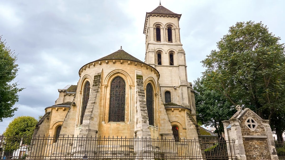 Montmartre church exterior in Paris, part of Montmartrain & Seine River Cruise tour.