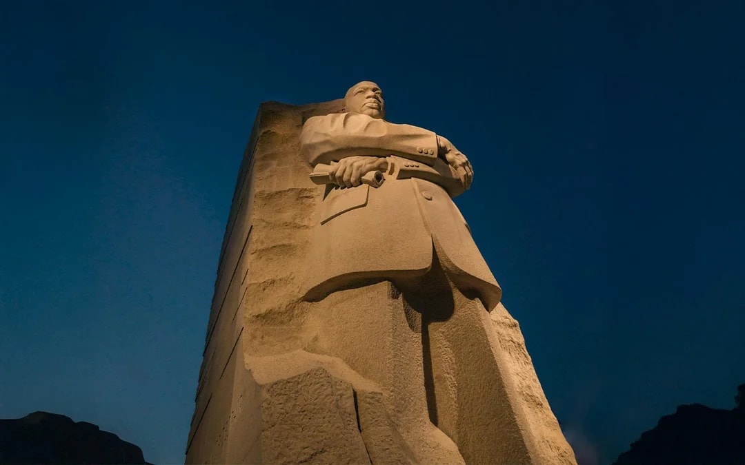 Washington DC Monuments at Night Bike Tour Image 7