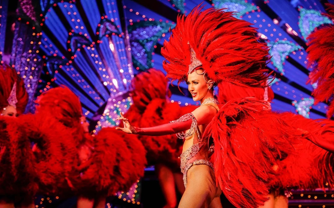 Moulin Rouge Show & Paris City Tour Image 10