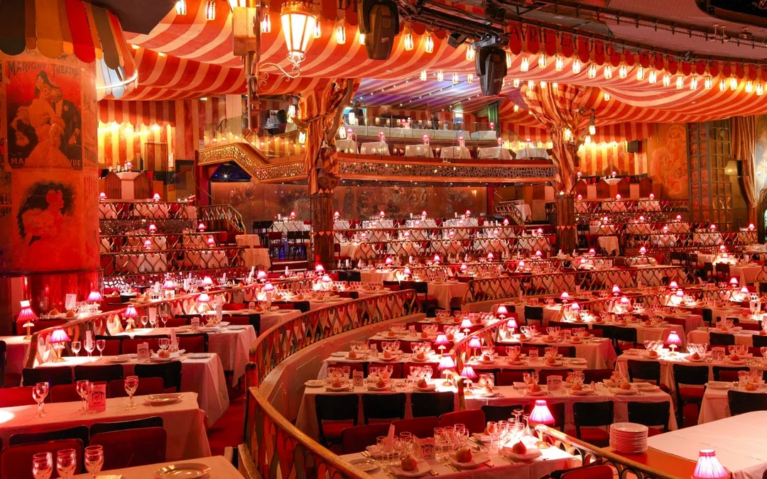 Moulin Rouge Show with Dinner Image 10