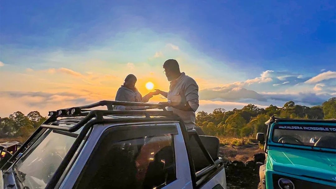 Mount Batur Sunrise Guided Jeep Tour with Black Lava Exploration, Breakfast & Hotel Transfers





































