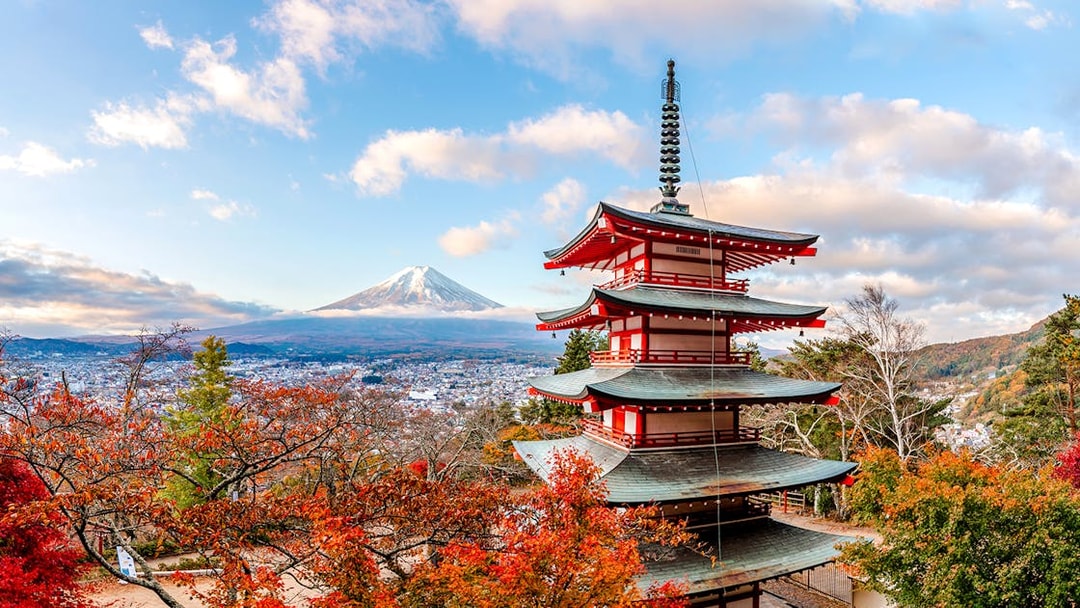 Chureito Pagoda with Mount Fuji in the background from Arakurayama Sengen Park.
