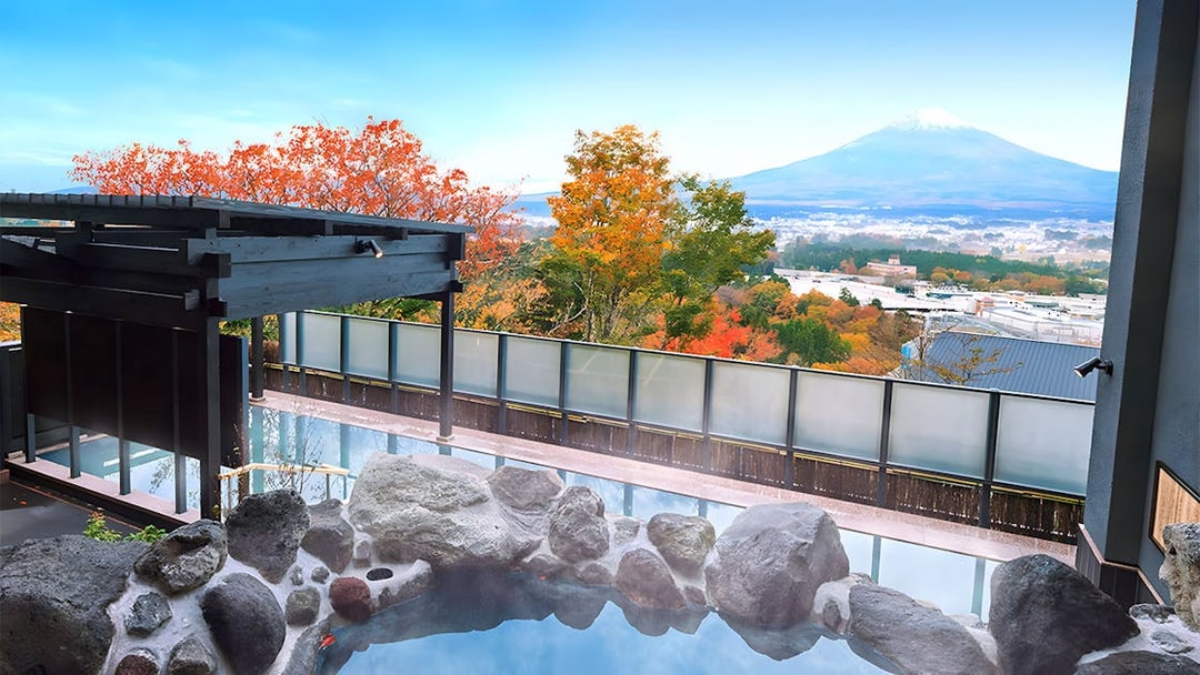 Konohananoyu hot springs with view of Mt. Fuji and autumn foliage.