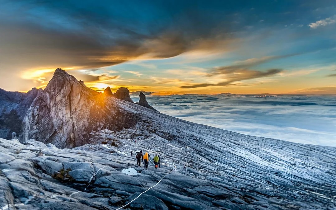 Full-Day Tour of Mount Kinabalu with Desa Dairy Farm & Poring Hot Springs Visit Image 5