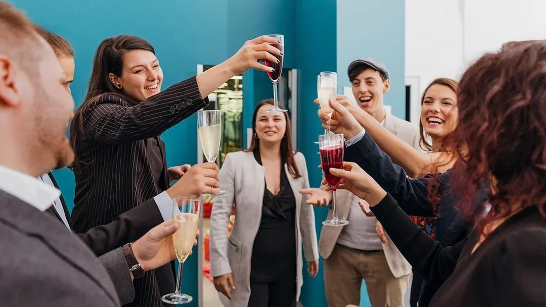 Group enjoying drinks at Museum of Illusions Vienna.