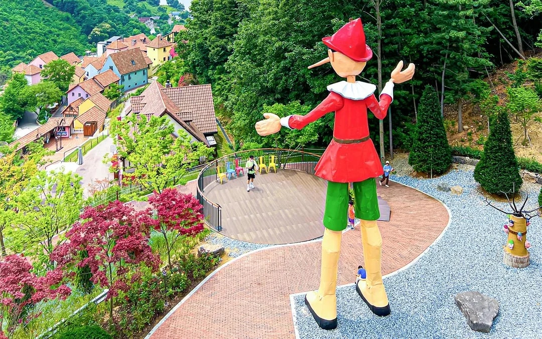 Nami Island Highlights Day Tour with Petite France & Italian Village  Image 6