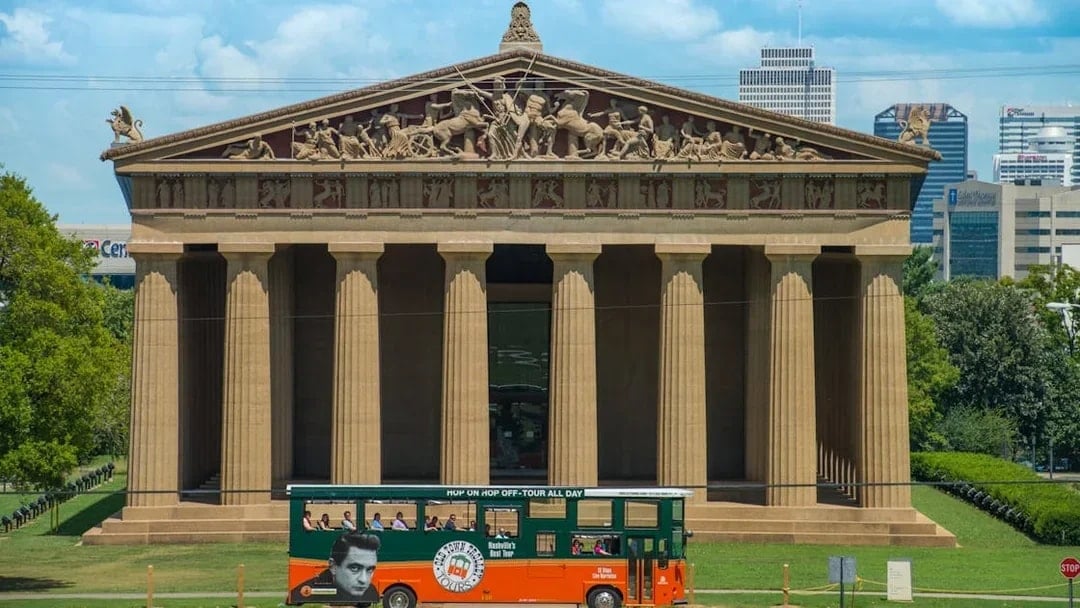 Nashville Parthenon with Old Town Trolley Tour bus in front.