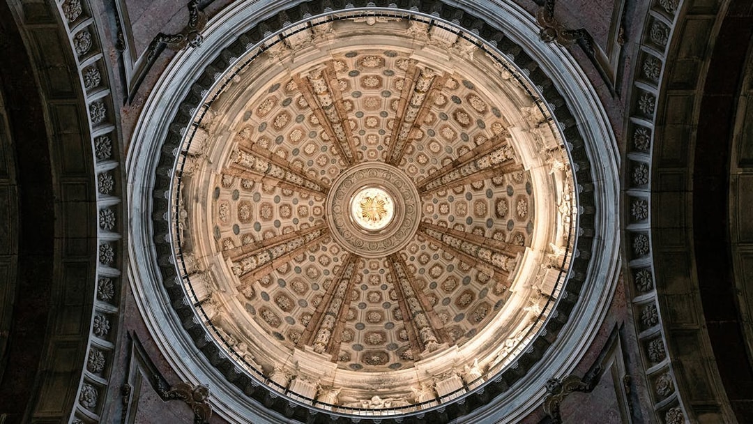 Dome ceiling of the National Palace of Mafra with intricate architectural details.