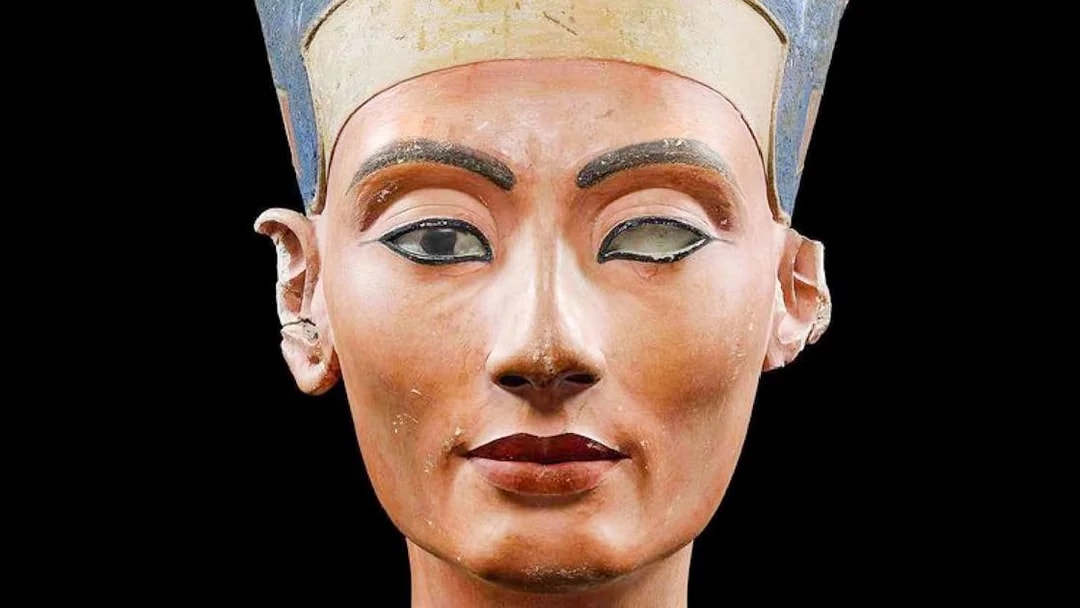 Bust of Nefertiti displayed at Neues Museum, Berlin.