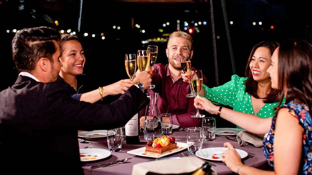 Guests toasting with champagne on a Paris New Year’s Eve 2025 cruise by Bateaux Parisiens.