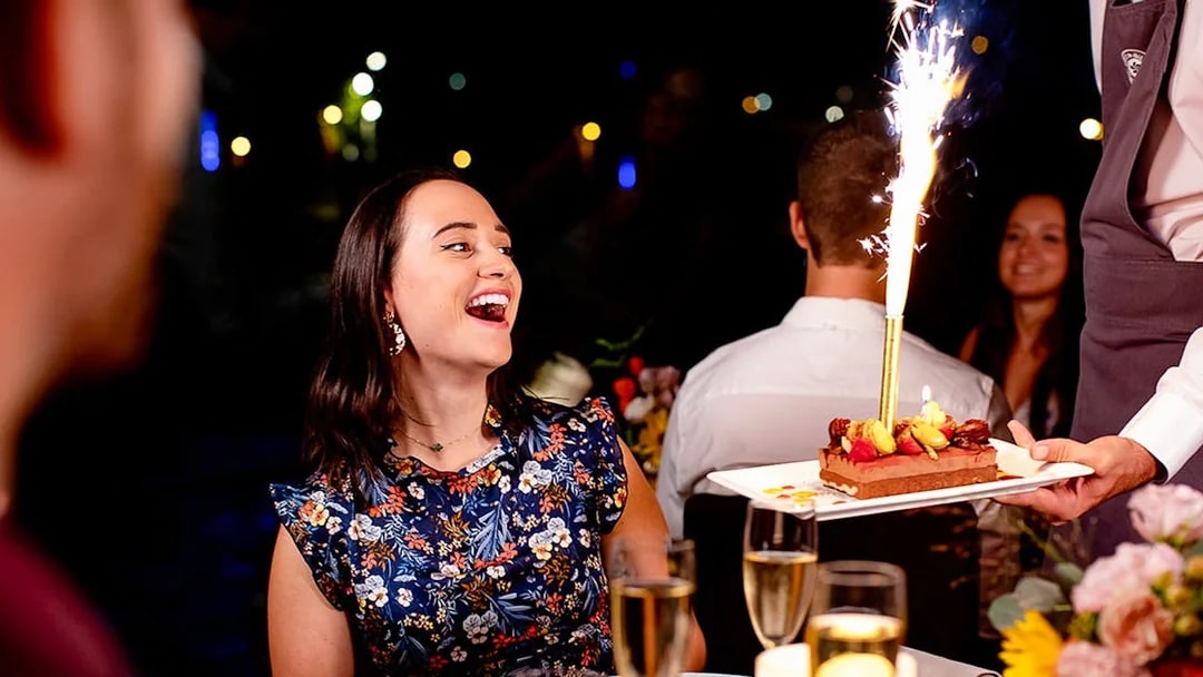 Guests enjoying a festive dessert on a Paris New Year’s Eve 2025 cruise by Bateaux Parisiens.