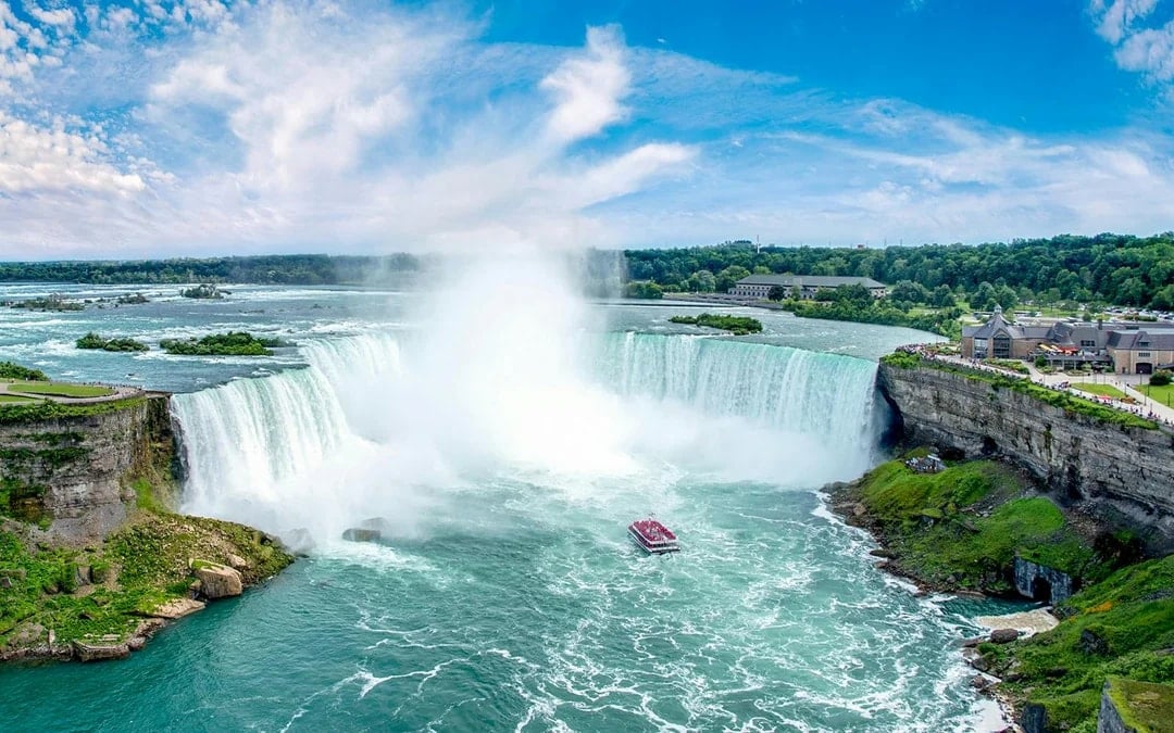 Niagara Falls Boat Ride and Journey Behind the Falls: Half-Day Tour