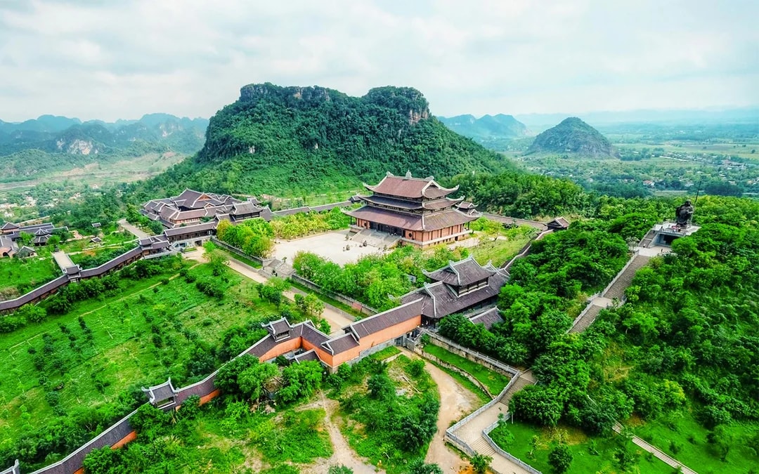 Ninh Binh Tour - Trang An, Hoa Lu/Bai Dinh Pagoda & Mua Caves Image 6
