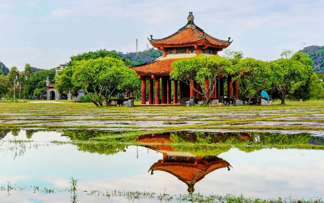Ninh Binh Tour - Trang An, Hoa Lu/Bai Dinh Pagoda & Mua Caves Image 9