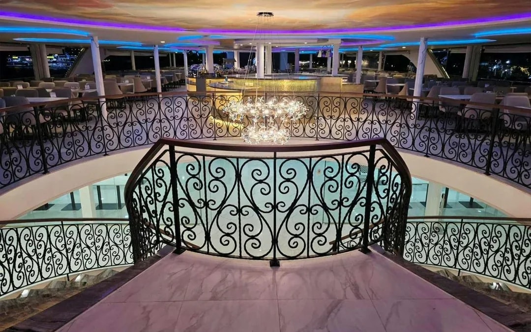 Noah Dinner Buffet Cruise Image 4