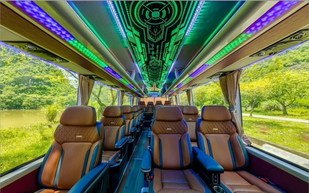 Noi Bai Airport Arrival Meet & Greet and Immigration Fast-Track with Private Transfer to Hanoi City Center Image 3