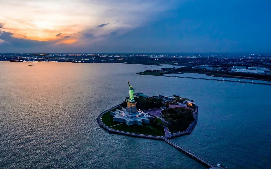 Private NYC Helicopter Tour from Westchester for 2 Image 6