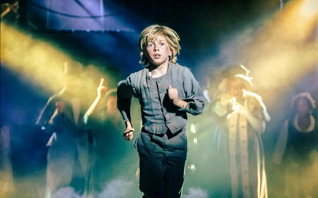 Oliver! Image 11