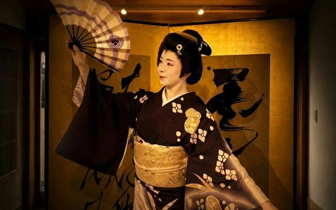 One Hour Geisha Show in Asakusa Tokyo Image 1