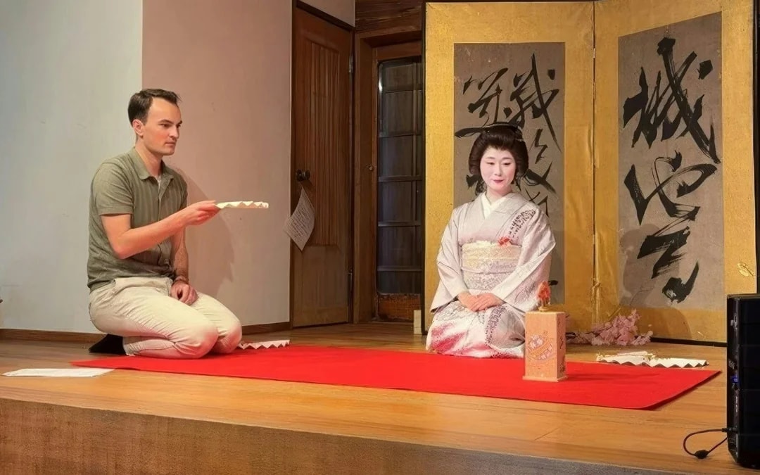 One Hour Geisha Show in Asakusa Tokyo Image 2
