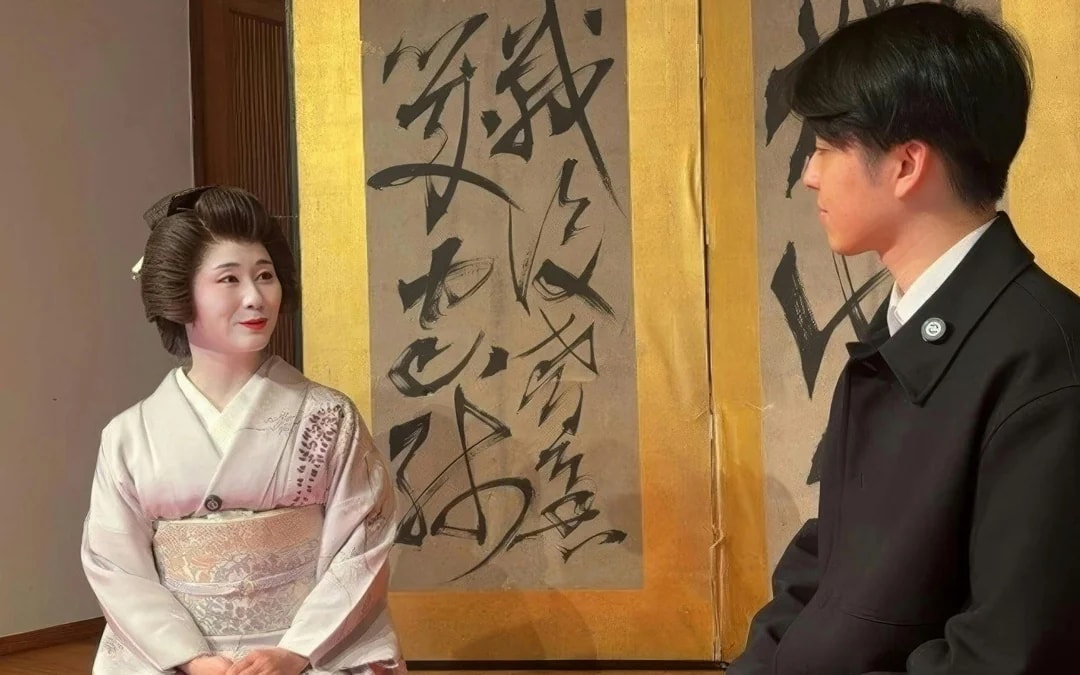 One Hour Geisha Show in Asakusa Tokyo Image 9