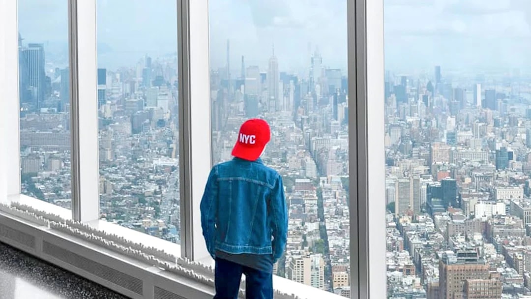 Tourist viewing New York City skyline from One World Observatory.