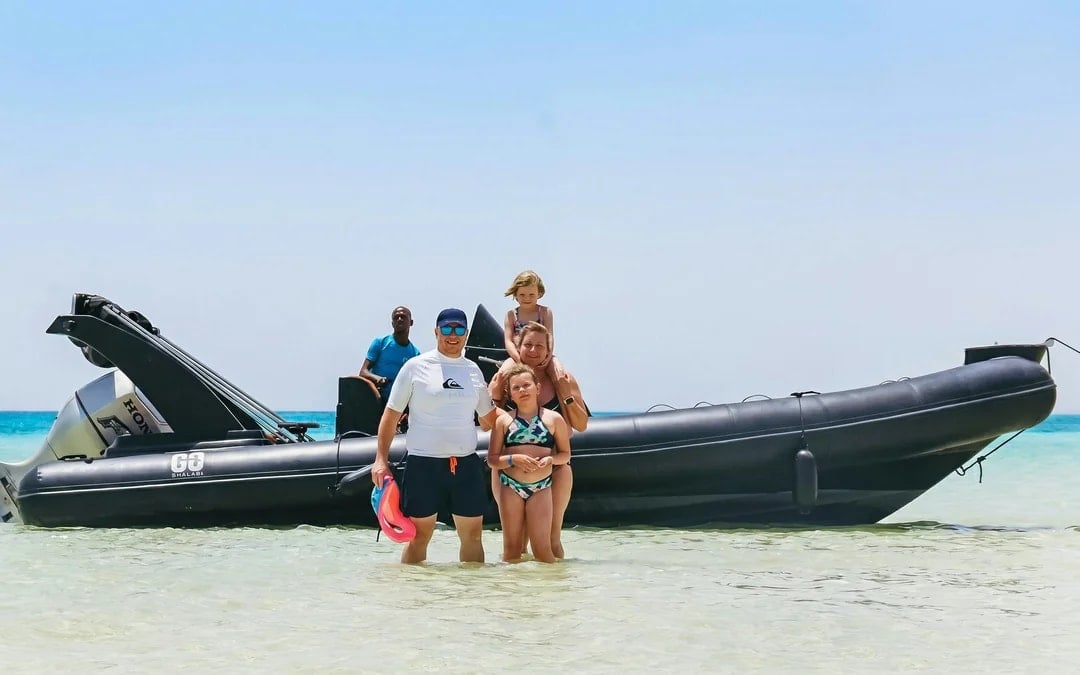 Orange Bay & Magawish Island: Speedboat with Snorkeling, Lunch & Transfers
