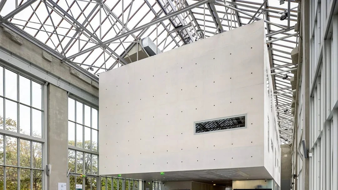 Orangerie Museum interior with modern architecture and large windows.