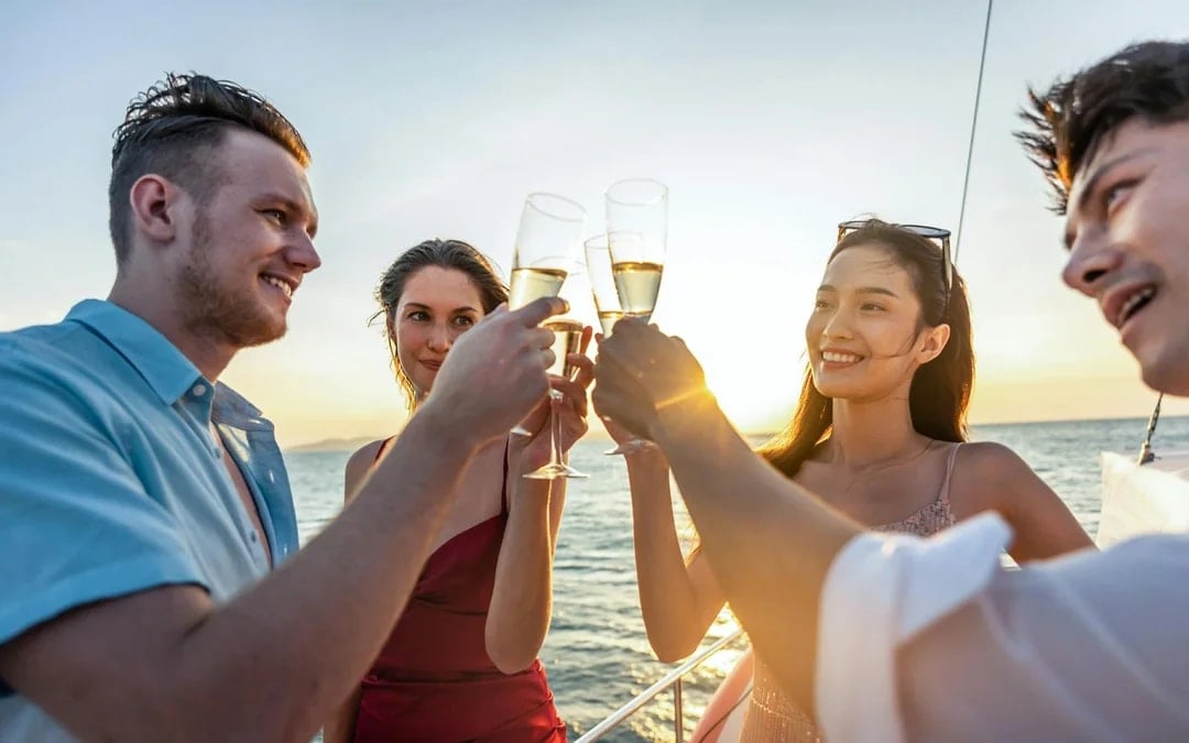 Ortigia: Sunset tour with aperitif on board
