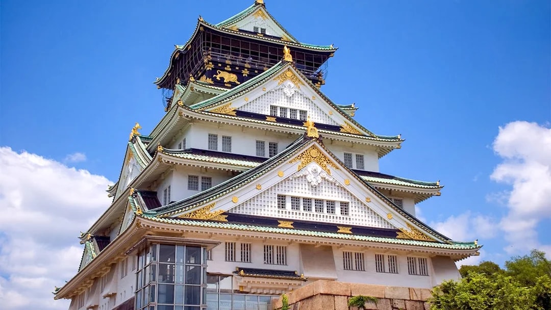 Exterior view of Osaka Castle with blue sky, Osaka, Japan.