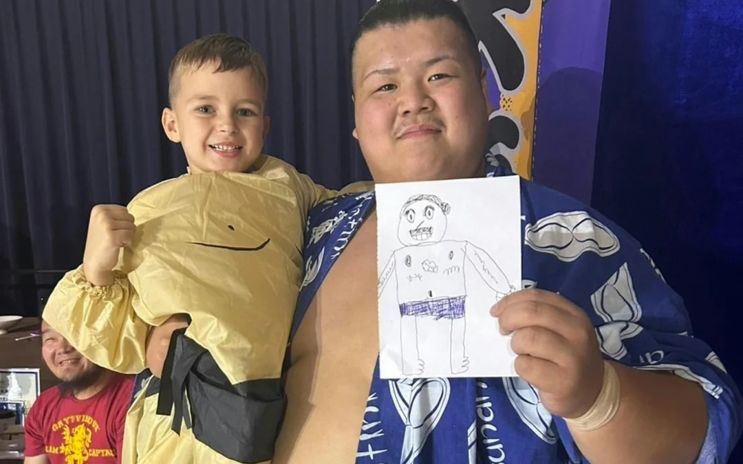 Osaka: Sumo Practice Show at Ochiizumibeya with Chanko-Nabe Hot Pot and Photo Image 7