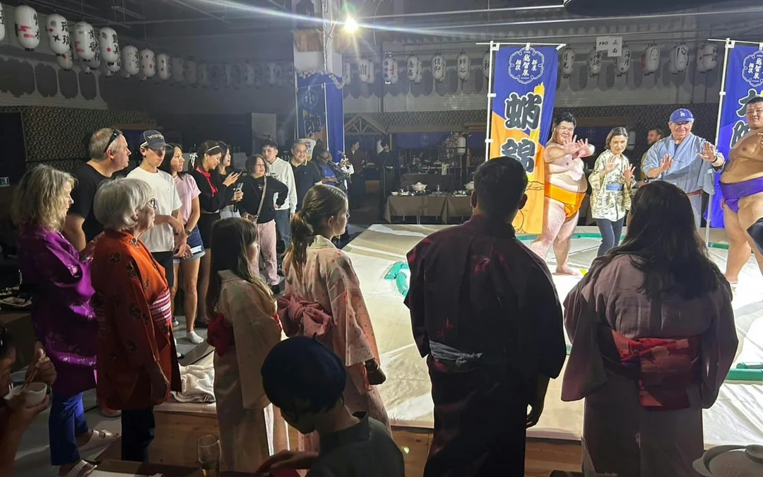 Osaka: Sumo Practice Show at Ochiizumibeya with Chanko-Nabe Hot Pot and Photo Image 9