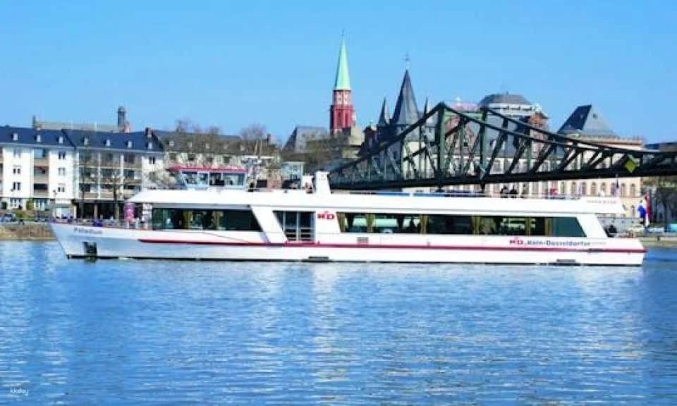 Panorama river boat cruise in Frankfurt
