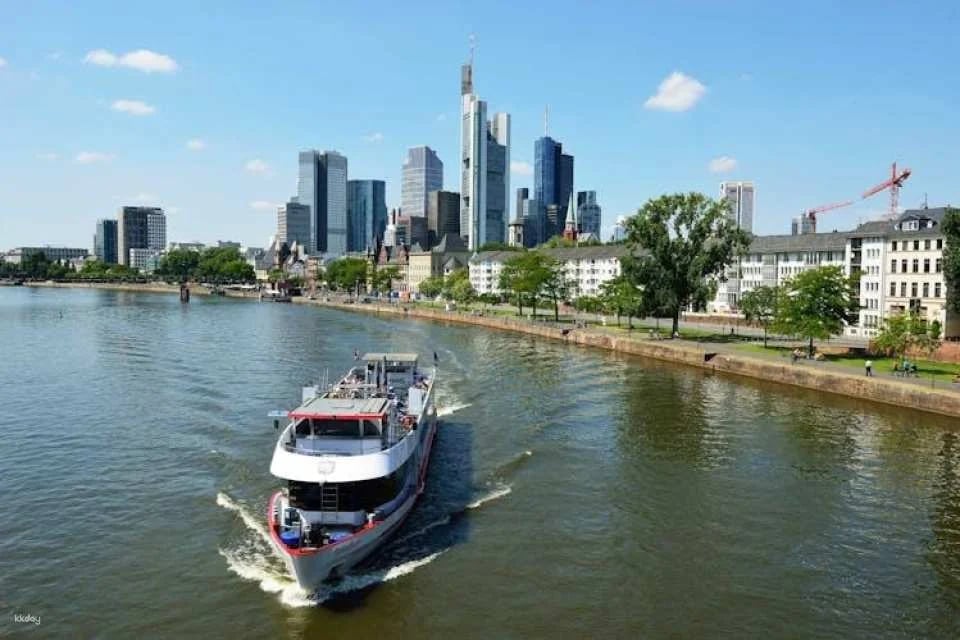 Panorama river boat cruise in Frankfurt
