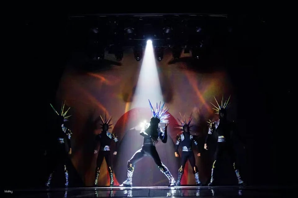Paradis Latin Cabaret Night Show | France