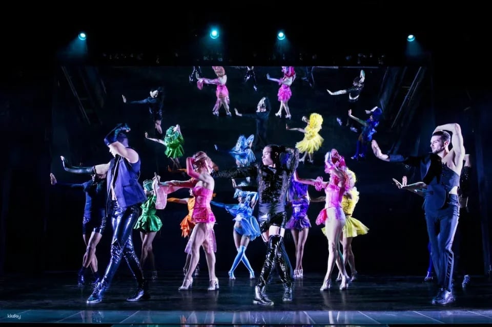 Paradis Latin Cabaret Night Show | France