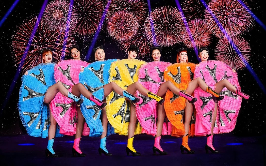 Paradis Latin Show with Dinner and Champagne Image 11