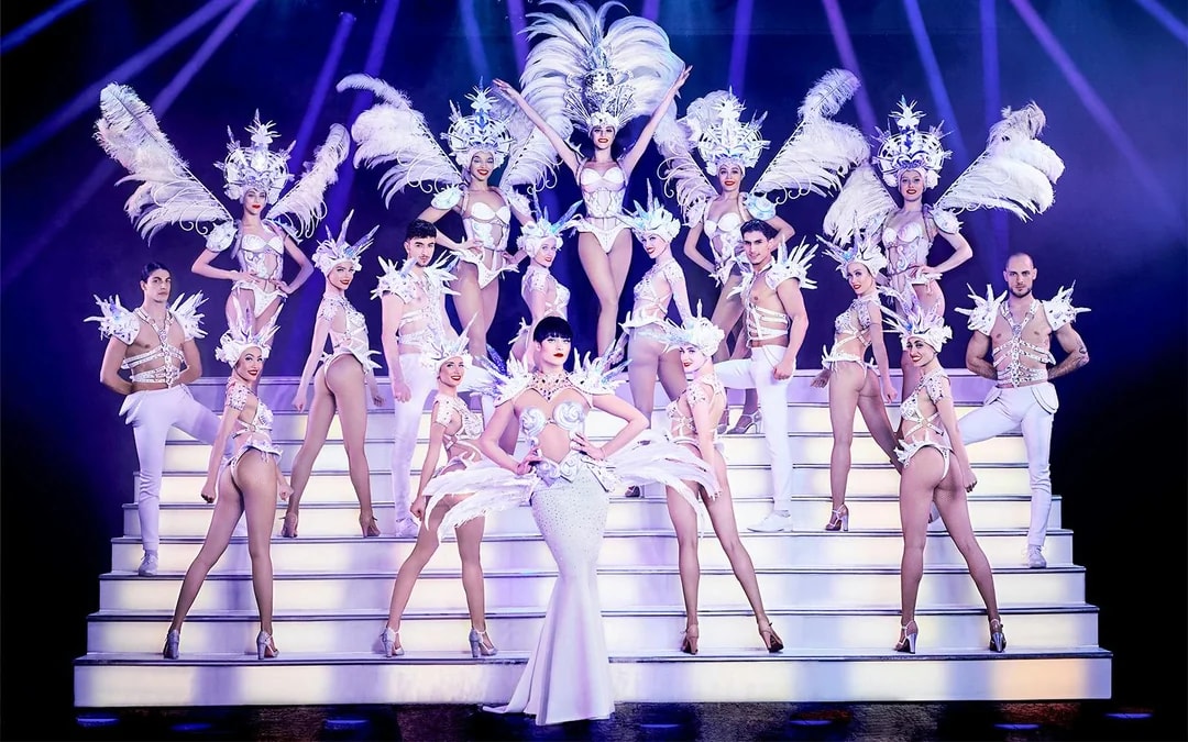 Paradis Latin Show with Lunch and Champagne Image 8