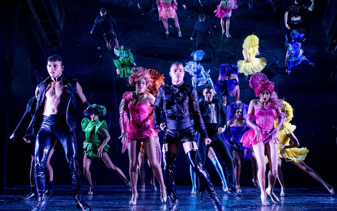 Paradis Latin Show with Optional Champagne Image 9