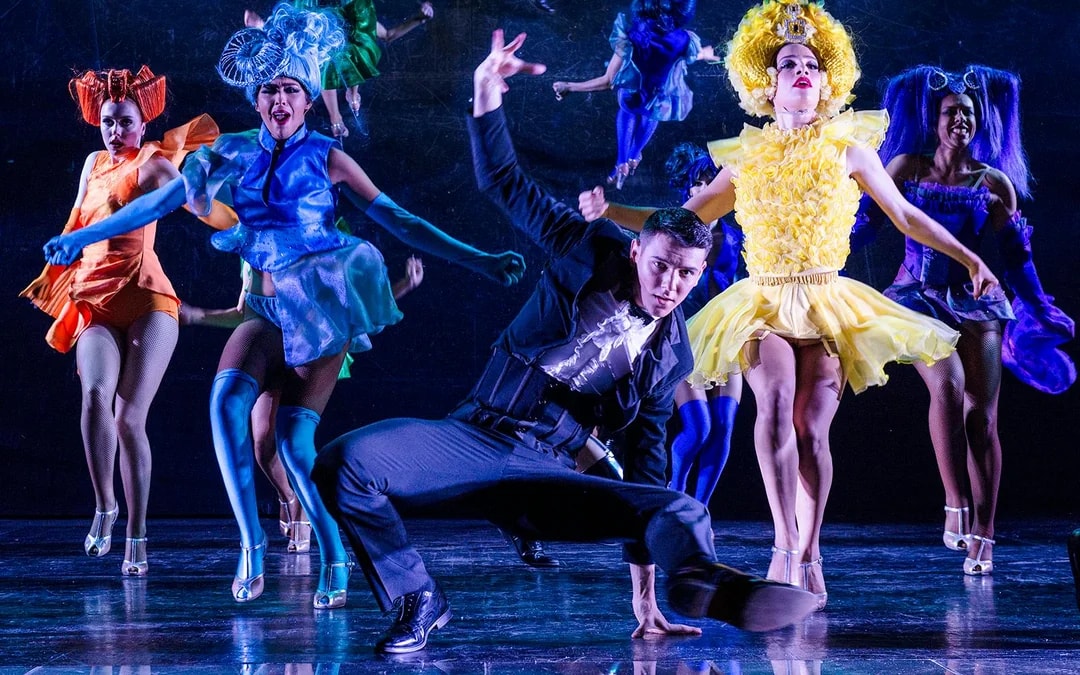 Paradis Latin Show with Optional Champagne Image 12