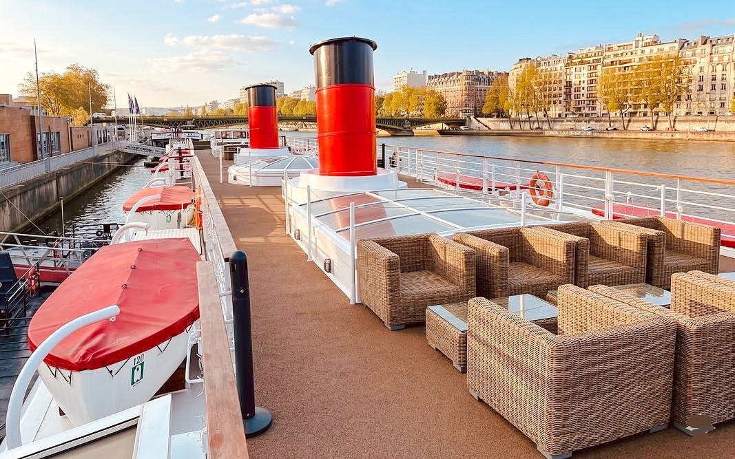 Paris Bastille Day Eve Dinner Cruise, Exclusive Show & Fireworks Image 6