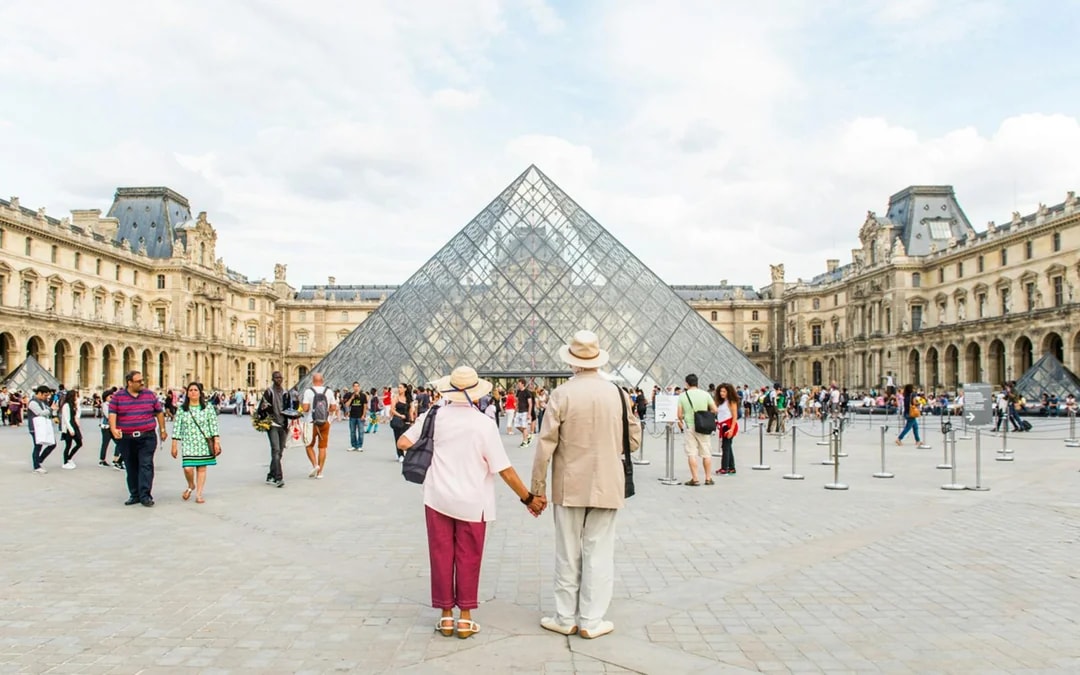 Big Bus: Paris Hop-On Hop-Off Bus Tour + Seine River Cruise Image 6