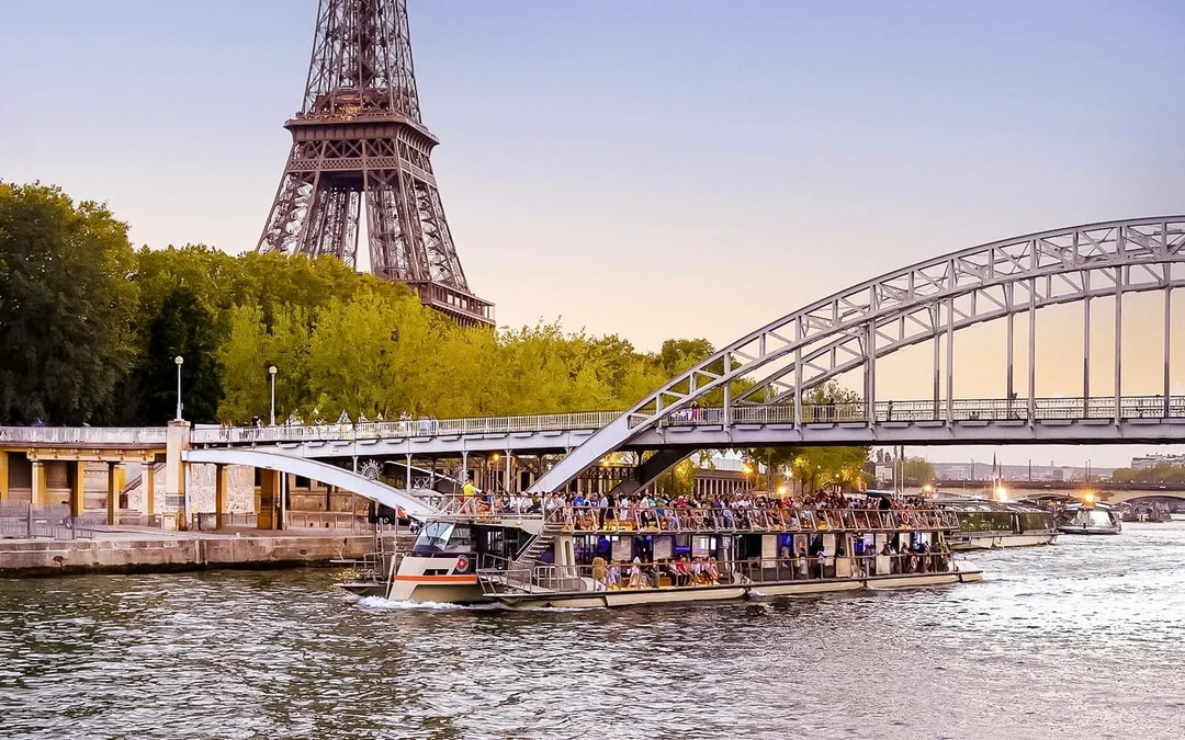Big Bus: Paris Hop-On Hop-Off Bus Tour + Seine River Cruise Image 10