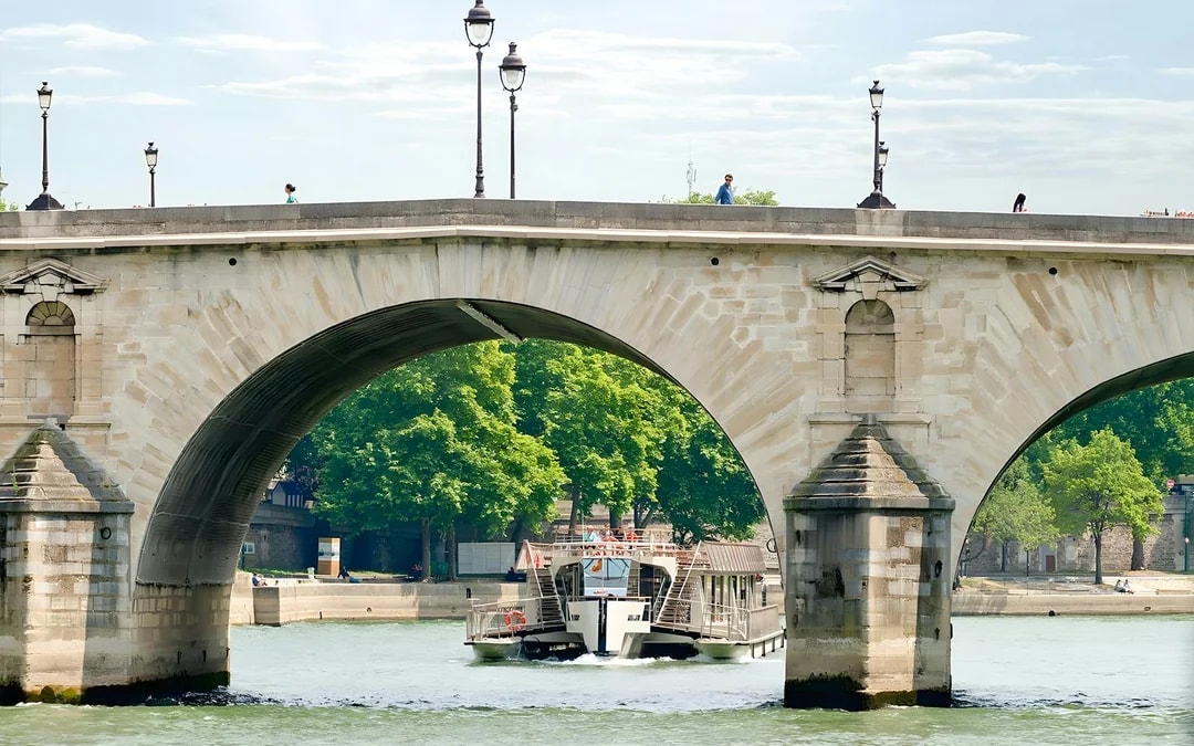 Big Bus: Paris Hop-On Hop-Off Bus Tour + Seine River Cruise Image 11