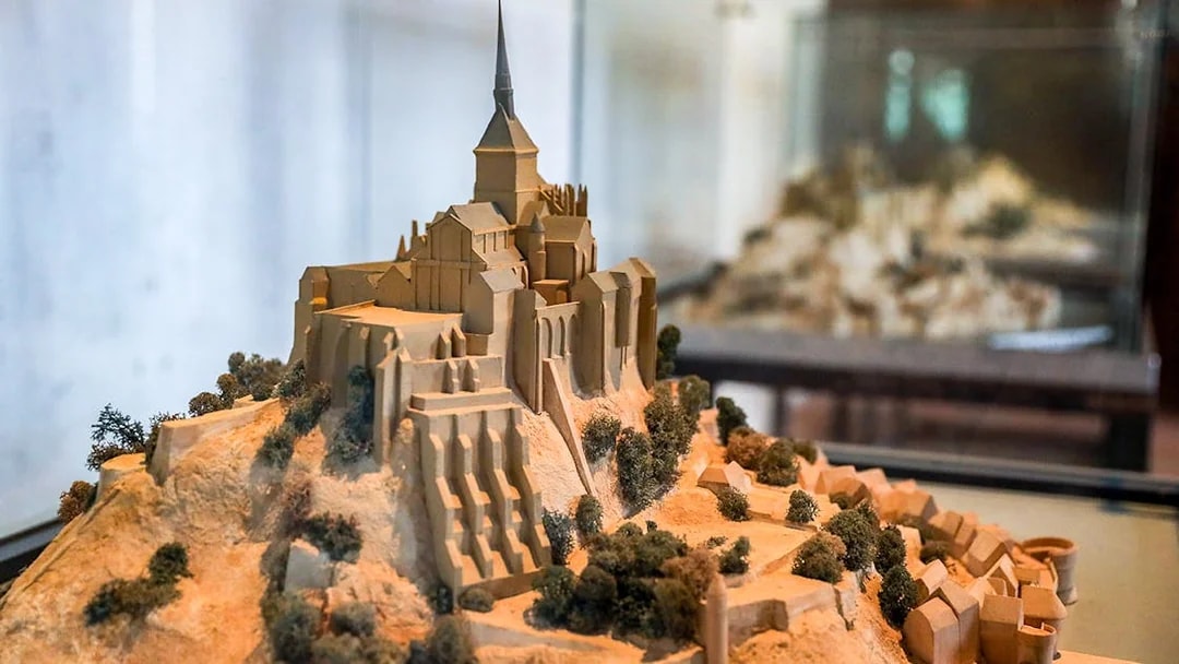 Model of Mont Saint-Michel, showcasing its architecture and landscape.